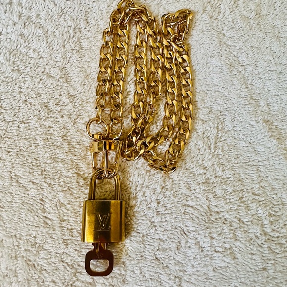 Authentic 314 pi Louis Vuitton padlock, key, necklace - Picture 4 of 4